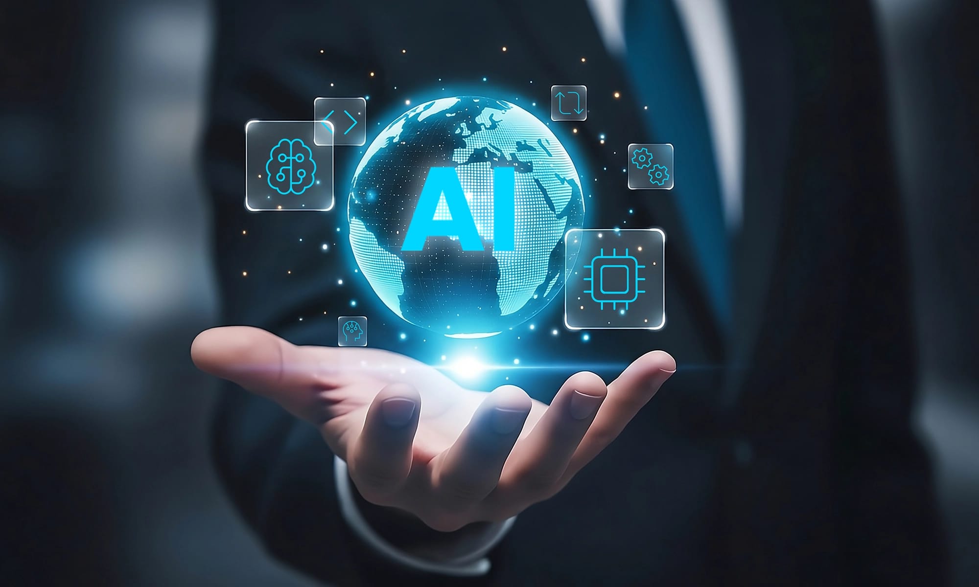 Futuristische Darstellung von künstlicher Intelligenz: Eine Hand hält einen leuchtenden digitalen Globus mit AI-Symbolen und Technologie-Icons.