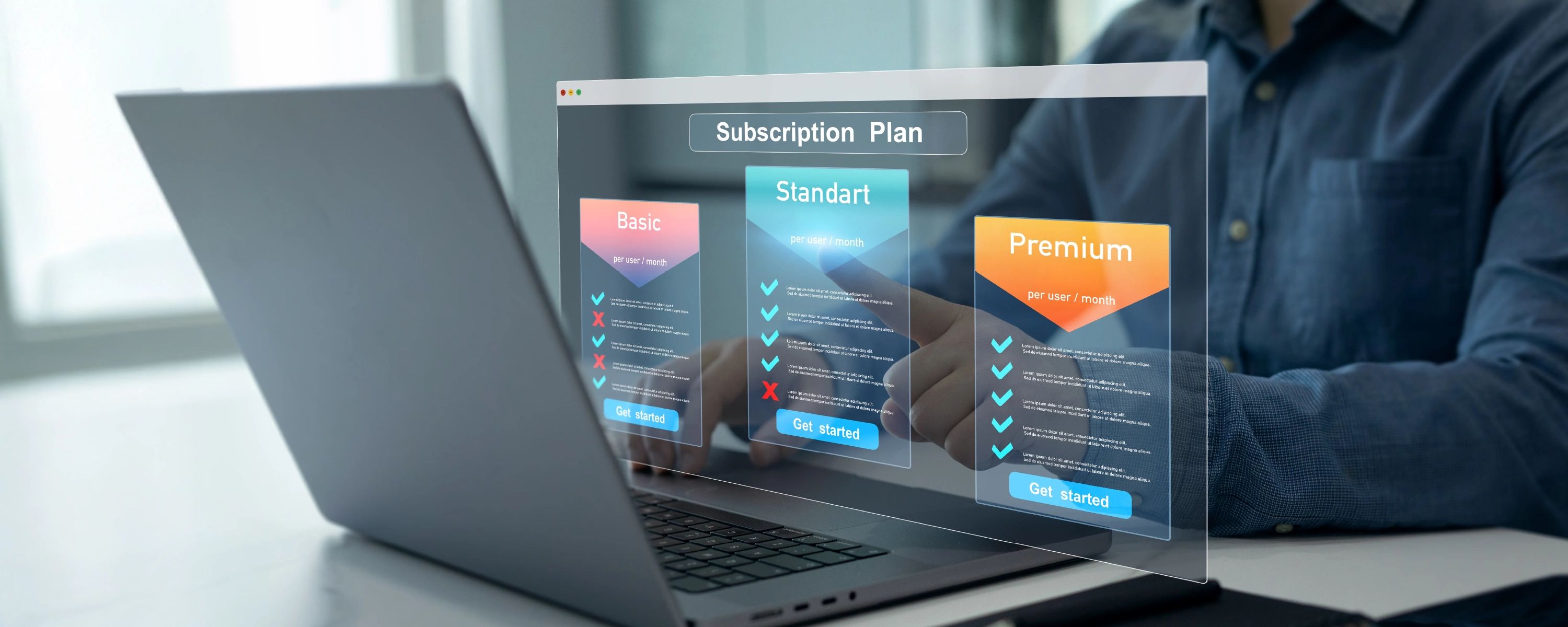 Ein Mann vor einem Laptop, der sich Angebote anschaut.