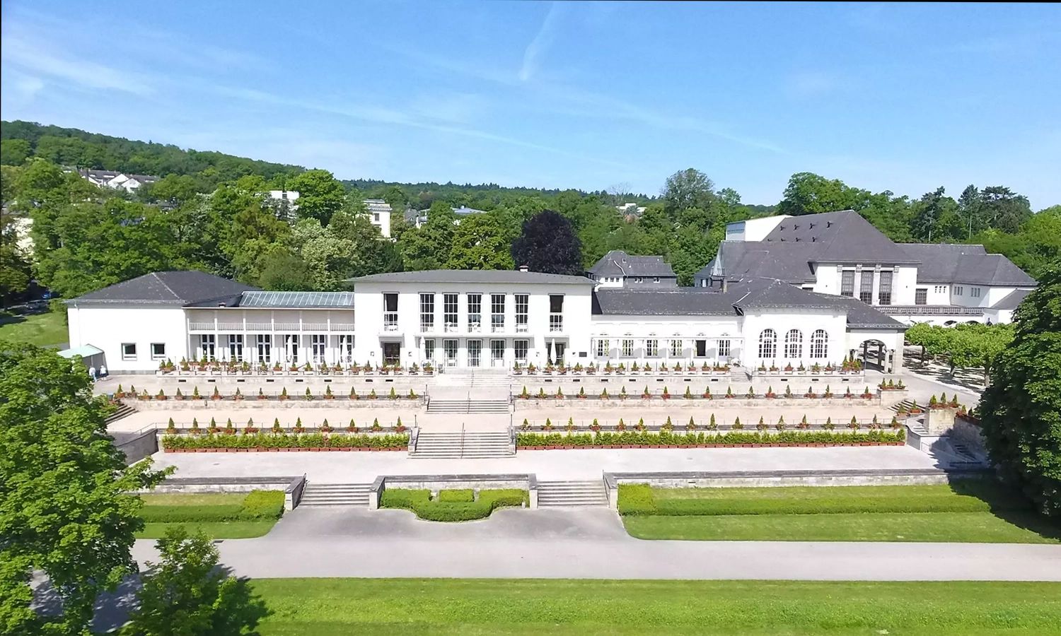 Luftaufnahme des Hotels DOLCE by Wyndham in Bad Nauheim