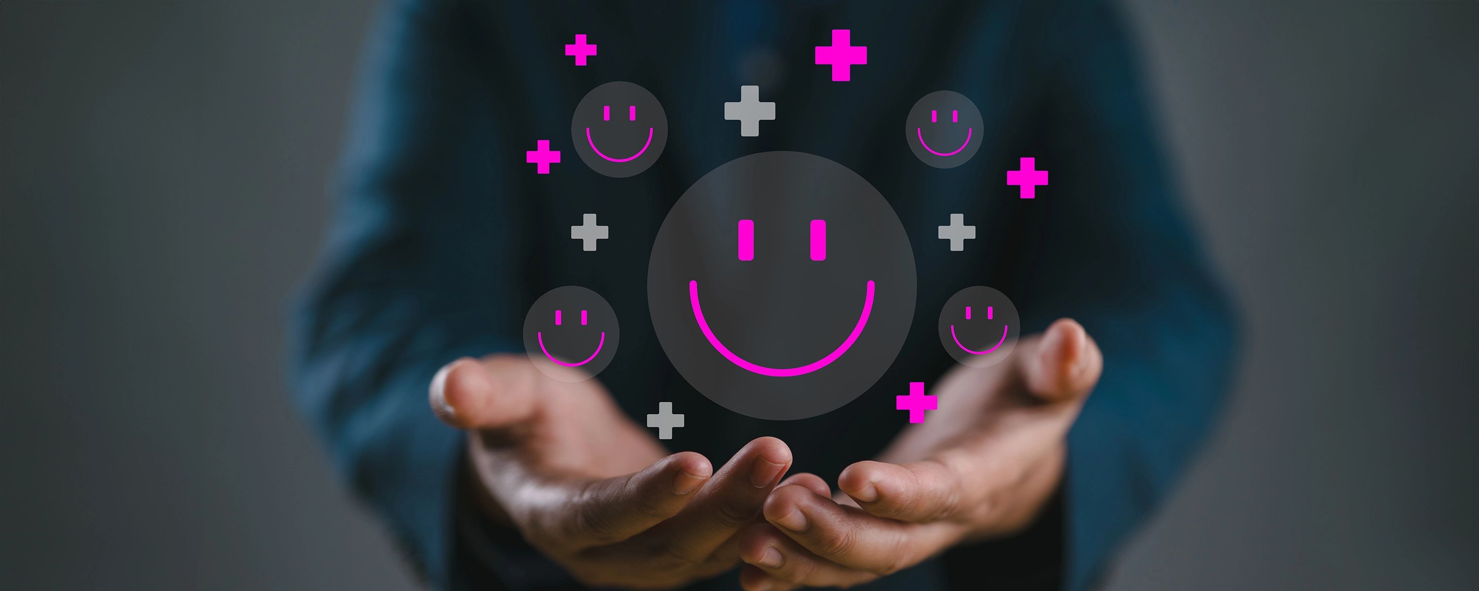 Person streckt die Hände nach vorne, darüber schweben Symbole wie Plus-Zeichen und Smileys für Benefits