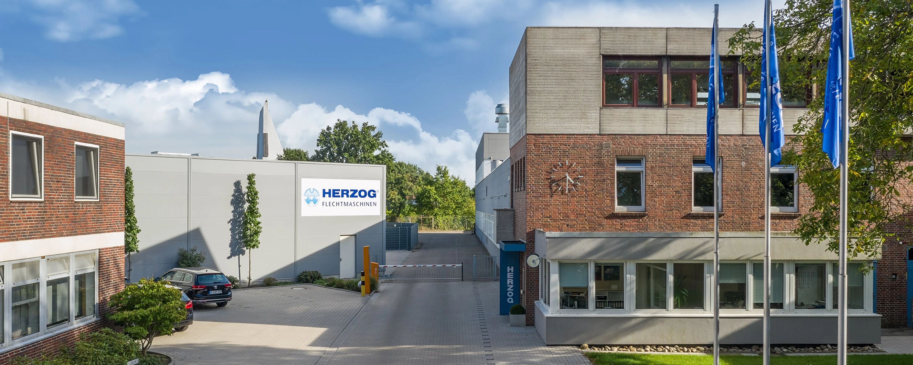 Firmensitz der Herzog Maschinenfabrik – modernes Unternehmensgelände des weltweit führenden Herstellers von Flechtmaschinen, Symbol für Präzision, Innovation und deutsche Ingenieurskunst.