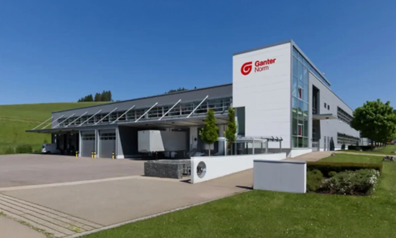 Firmensitz von Otto Ganter – modernes Verwaltungs‑ und Produktionsgebäude des Herstellers von Norm‑ und Bedienteilen in Furtwangen.