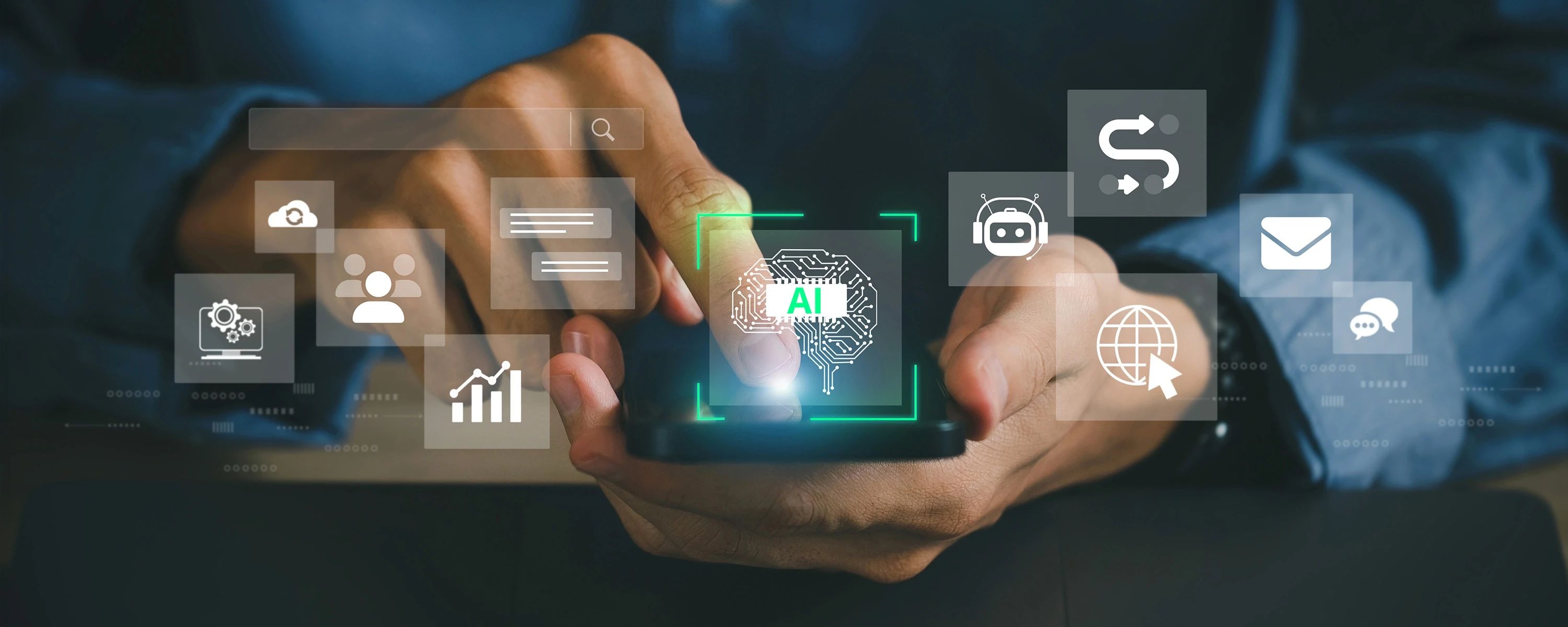 Hände halten ein Smartphone, über dem digitale Icons für AI (Künstliche Intelligenz), Cloud, Daten und Automatisierung leuchten.